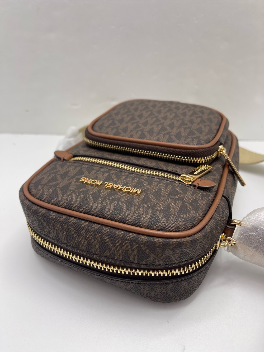 MICHAEL KORS Jet Set Md Flight NS Pocket Signature Logo Crossbody Bag
Brown 
NWT - Picture 11 of 16